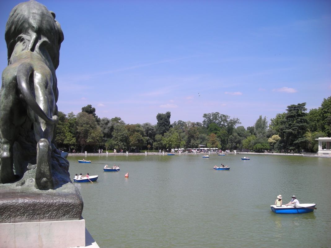 Best Park Lake in Madrid El Retiro