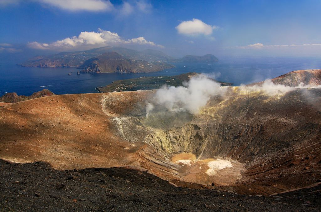 Vulcano Volcano Crater