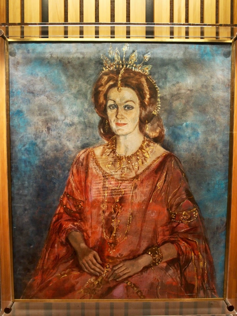 Joan Sutherland Painting Tribute at the Sydney Opera House