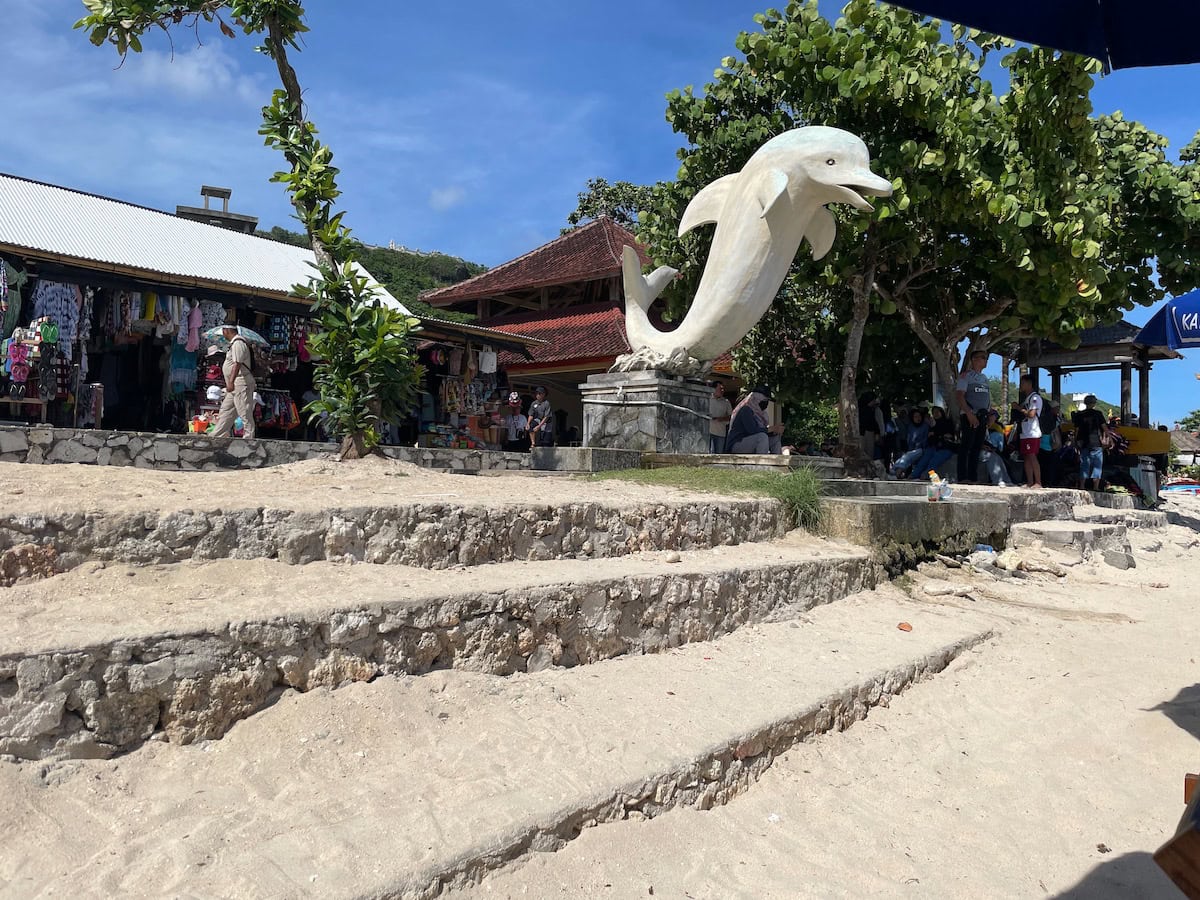 Dolphin Statue at Pantai Pandawa