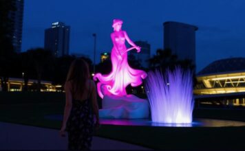 VENUS RISING Sculpture in Brisbane: Greek Goddess Aphrodite at Kangaroo Point Venus Rising Brisbane Queensland
