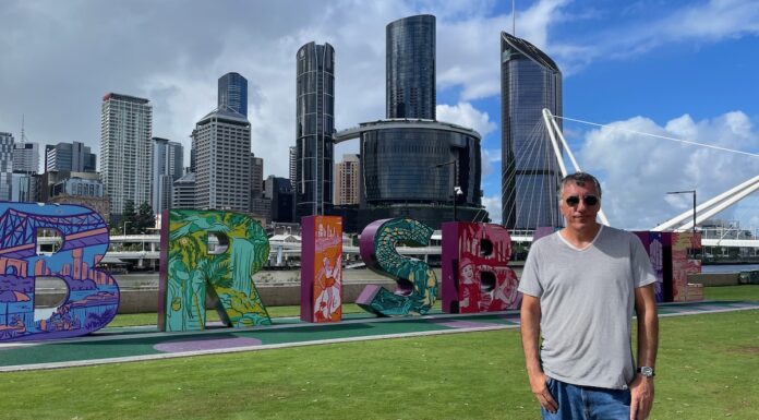 Best Brisbane Short Walk: South Bank to Venus Rising Brisbane Sign South Bank Walk